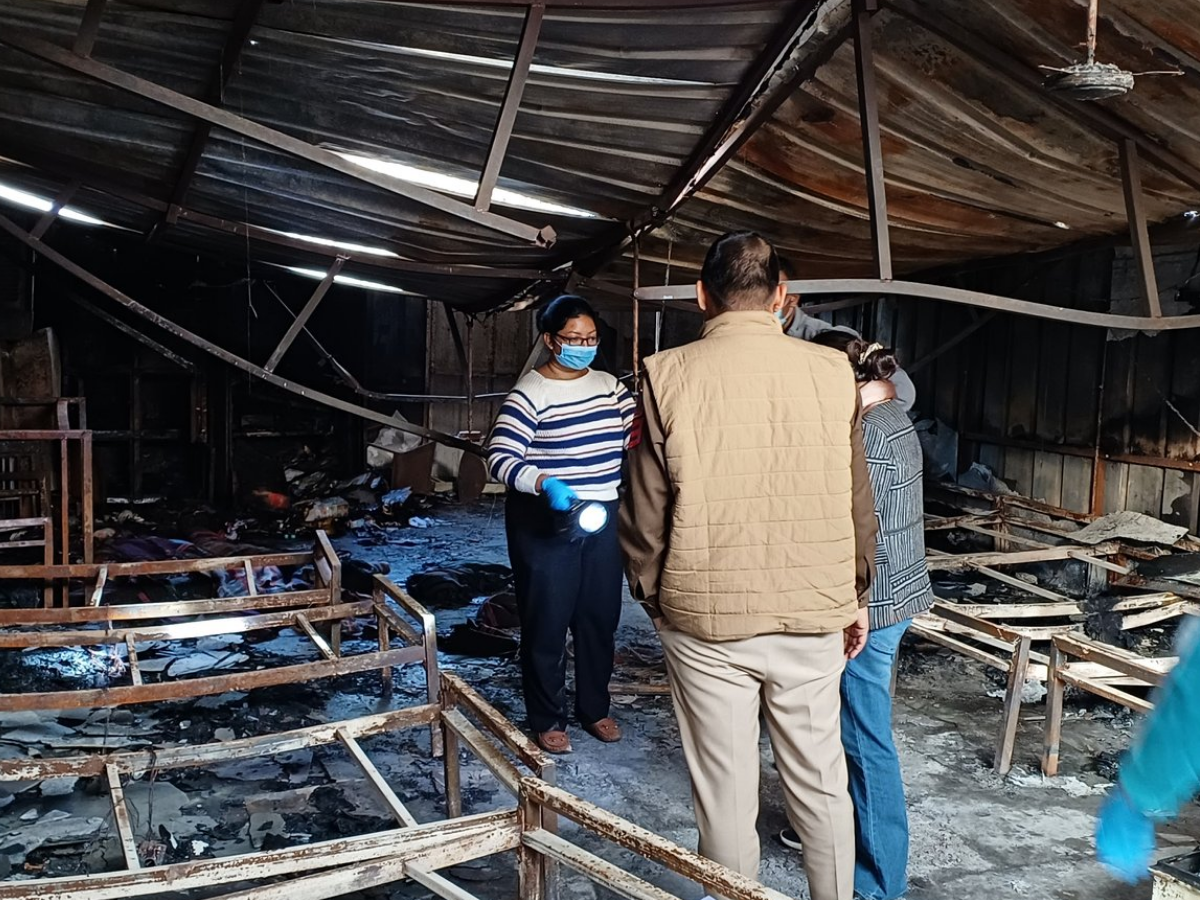 दिल्ली के वसंत विहार के रैन बसेरे में भीषण आग, लेटे-लेटे राख बने लोग; तस्वीरें देख निकल जाएंगी चीखें - Photo Gallery