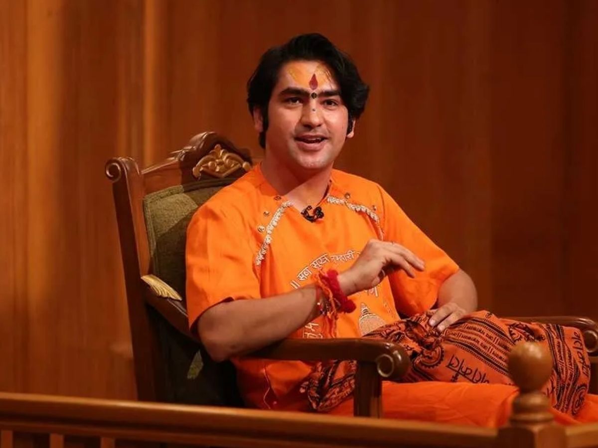 Baba Dhirendra Shastri: ‘भूतों’ पर PhD करने चले धीरेंद्र शास्त्री! जानिए किन यूनिवर्सिटी में हो रही ‘घोस्ट स्टडी’? - Photo Gallery