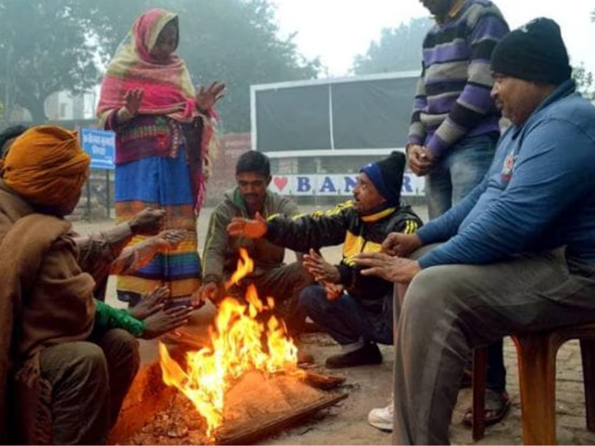 Delhi Weather: दिल्ली-NCR में ठंड का कहर, घने कोहरे ने बढ़ाई दिल्लीवालों की मुसीबतें; कैसा रहेगा आज का मौसम? - Photo Gallery