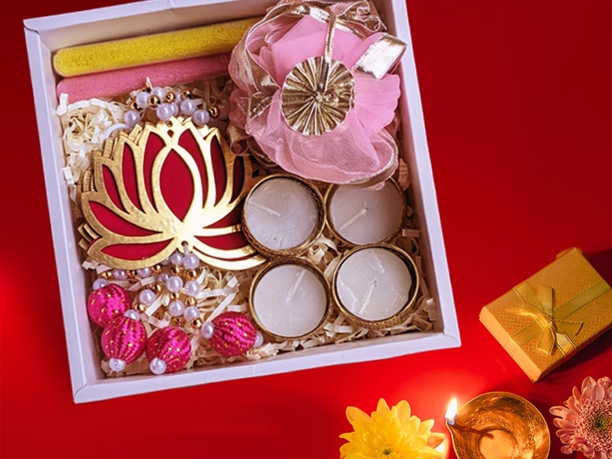 Christmas & New Year Gift ideas: पैसे बचाओ, इम्प्रेसन जमाओ! ₹1000 और ₹2000 के अंदर 10 सबसे सटीक और महंगे दिखने वाले Gifts - Photo Gallery