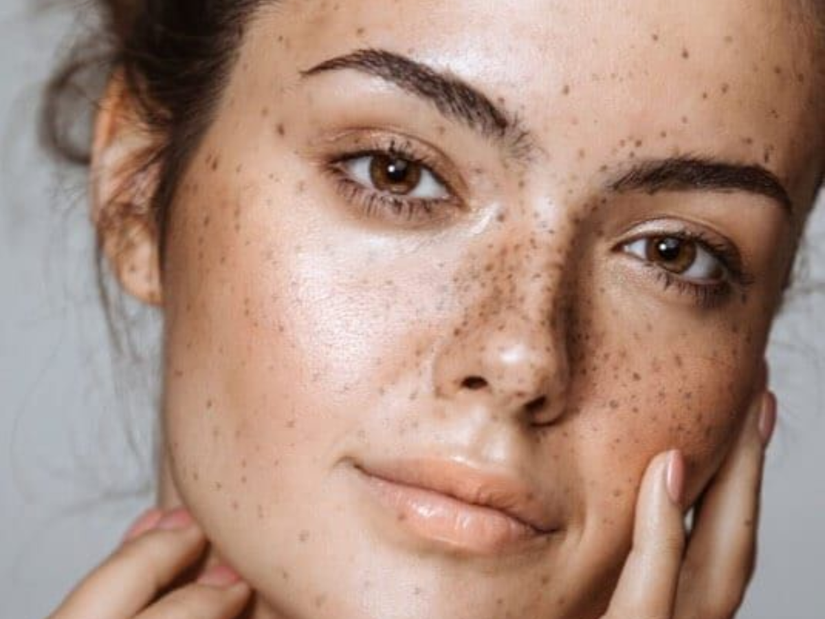 Skin Care: कहीं आप भी चेहरे की चमक बढ़ाने के लिए टूथपेस्ट का इस्तेमाल कर रहे हैं? जानें इसके नुकसान - Photo Gallery