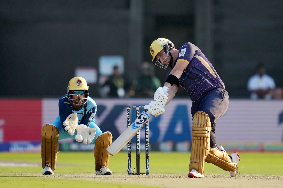 ILT20: एक ओवर में जडे़ 5 छक्के, RCB ने जिसे टीम का बाहर का रास्ता दिखाया,  अब उसी ने कोहराम मचाया, VIDEO