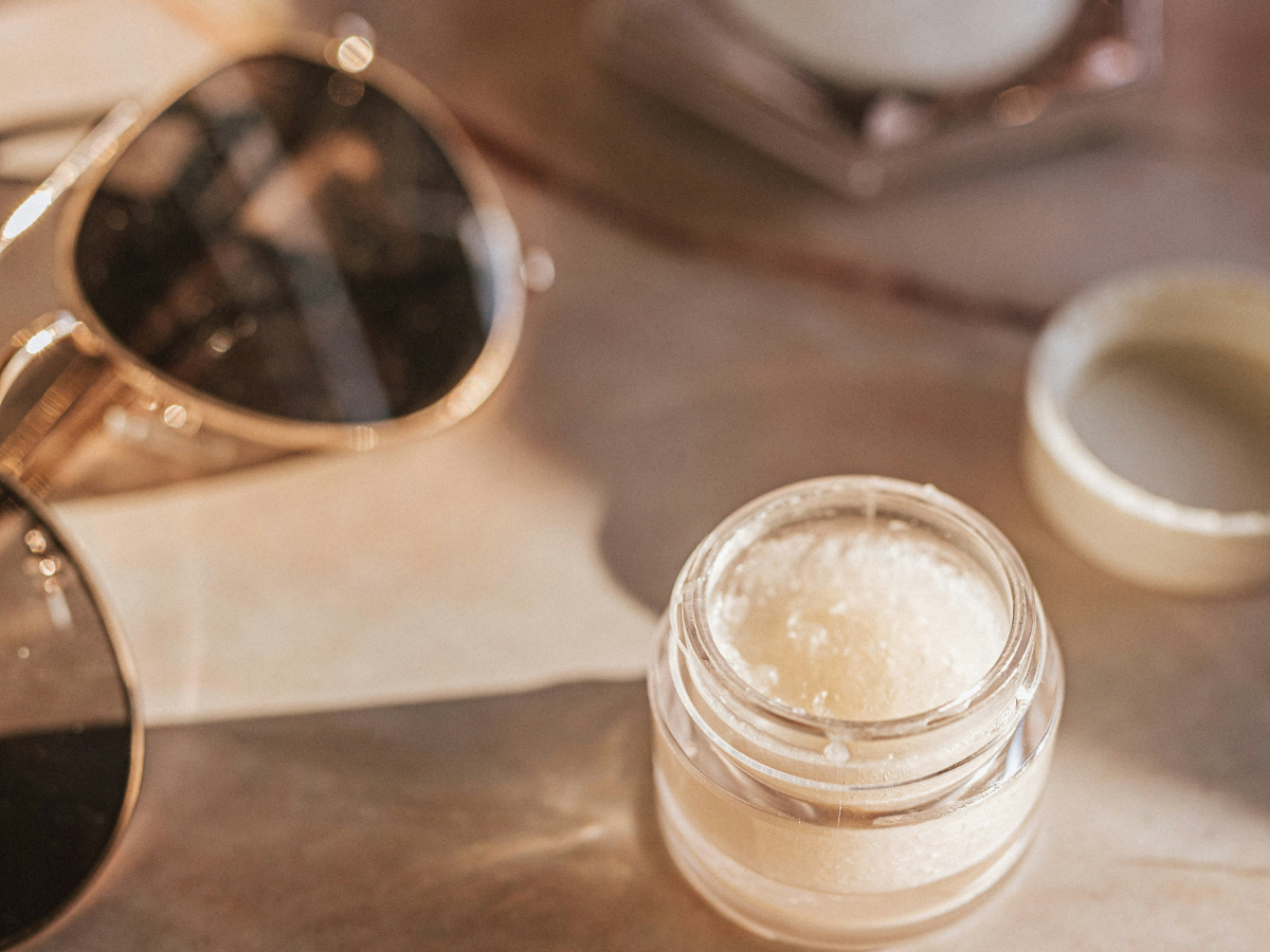 फटे होंठों से हैं परेशान? बस ये 2 मिनट का रूटीन देगा आपको ‘परफेक्ट पाउट’! - Photo Gallery