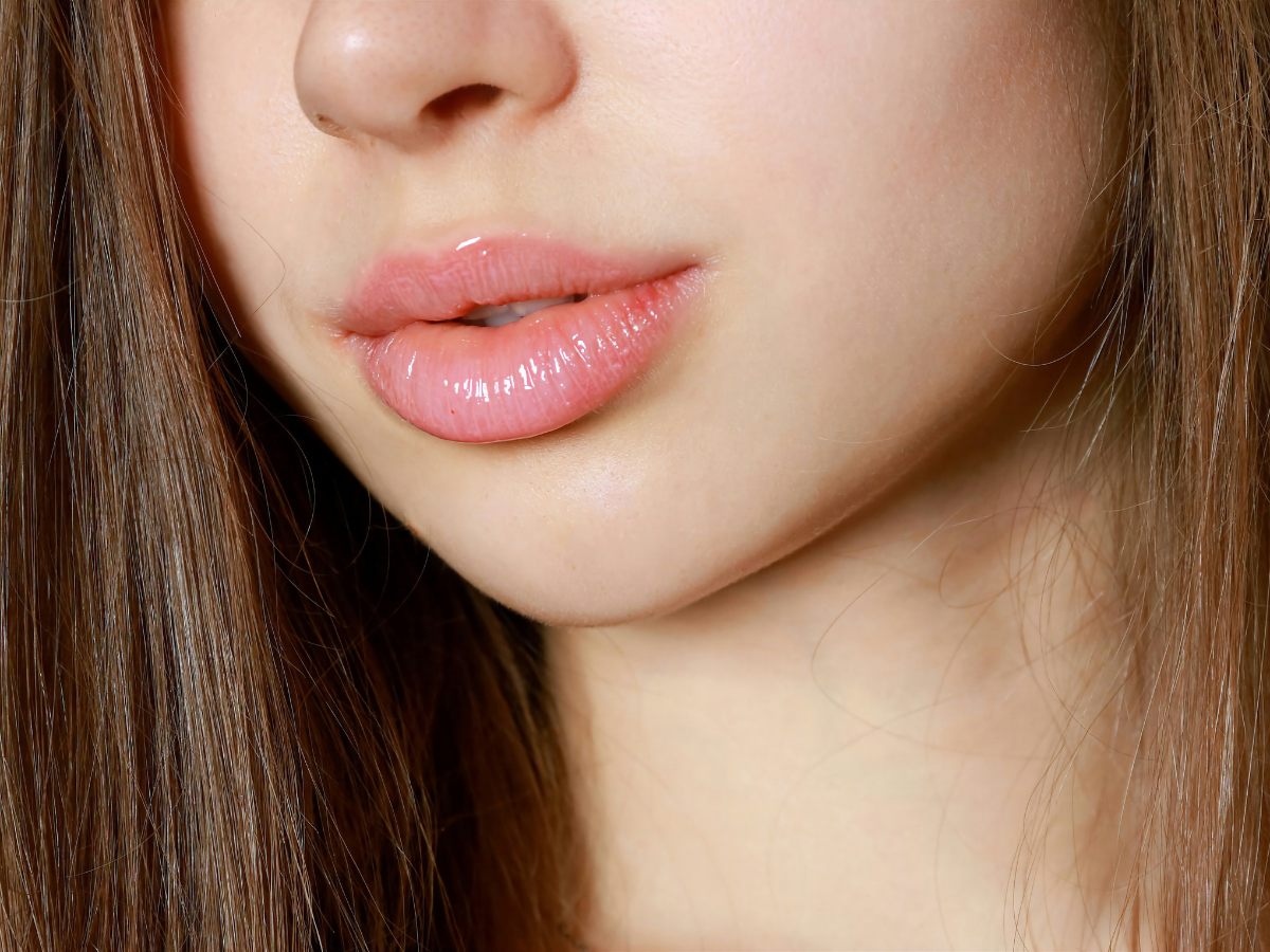 फटे होंठों से हैं परेशान? बस ये 2 मिनट का रूटीन देगा आपको ‘परफेक्ट पाउट’! - Photo Gallery