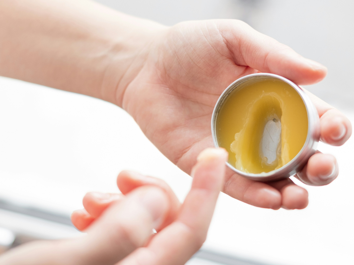 फटे होंठों से हैं परेशान? बस ये 2 मिनट का रूटीन देगा आपको ‘परफेक्ट पाउट’! - Photo Gallery