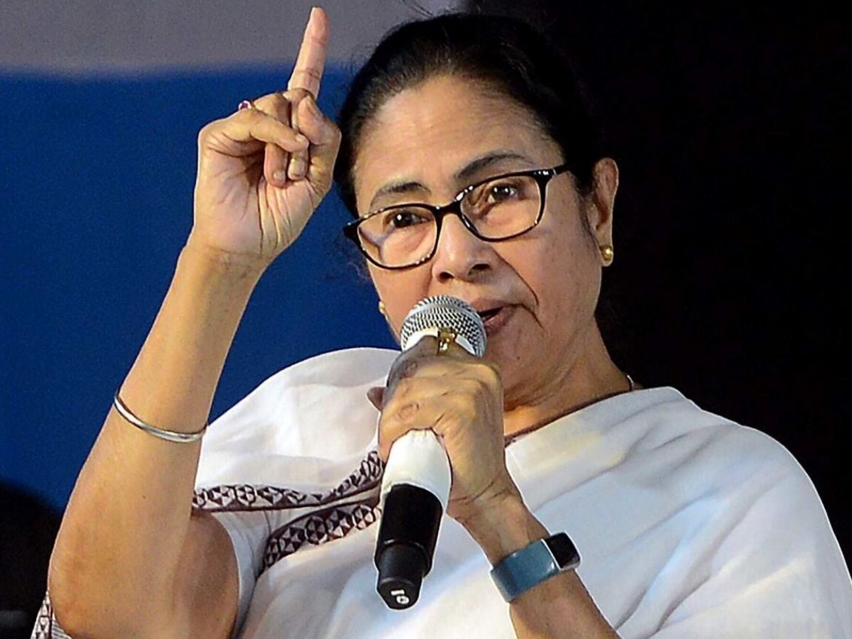 ऐसे महान धर्मगुरु जो महिलाओं पर दे चुके अभद्र बयान, साध्वी प्रज्ञा का भी नाम शामिल - Photo Gallery