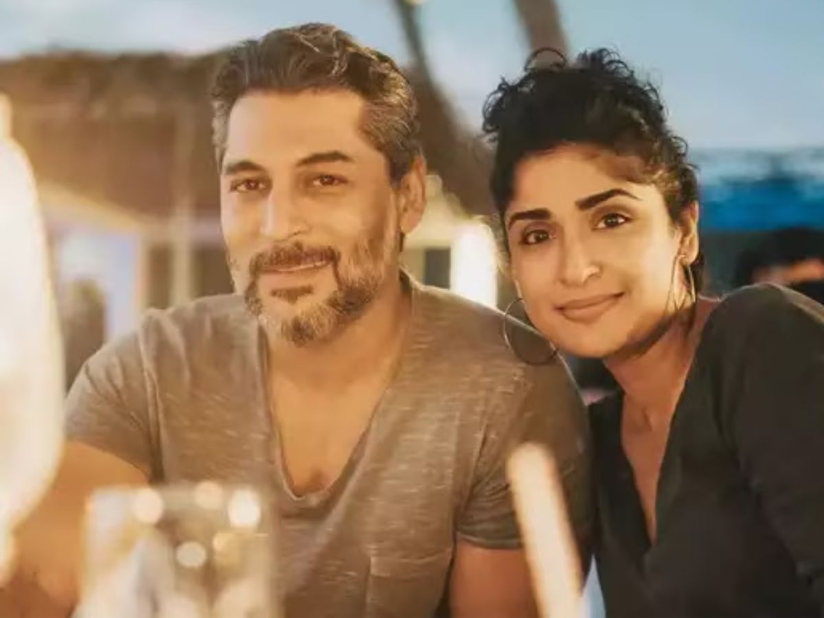 कहां है अक्षय खन्ना की पहली एक्ट्रेस? बॉलीवुड छोड़ साउथ में दिखाया अपने हुस्न का जलवा;  करीना कपूर के ‘बॉयफ्रेंड’ से रचाई शादी - Photo Gallery