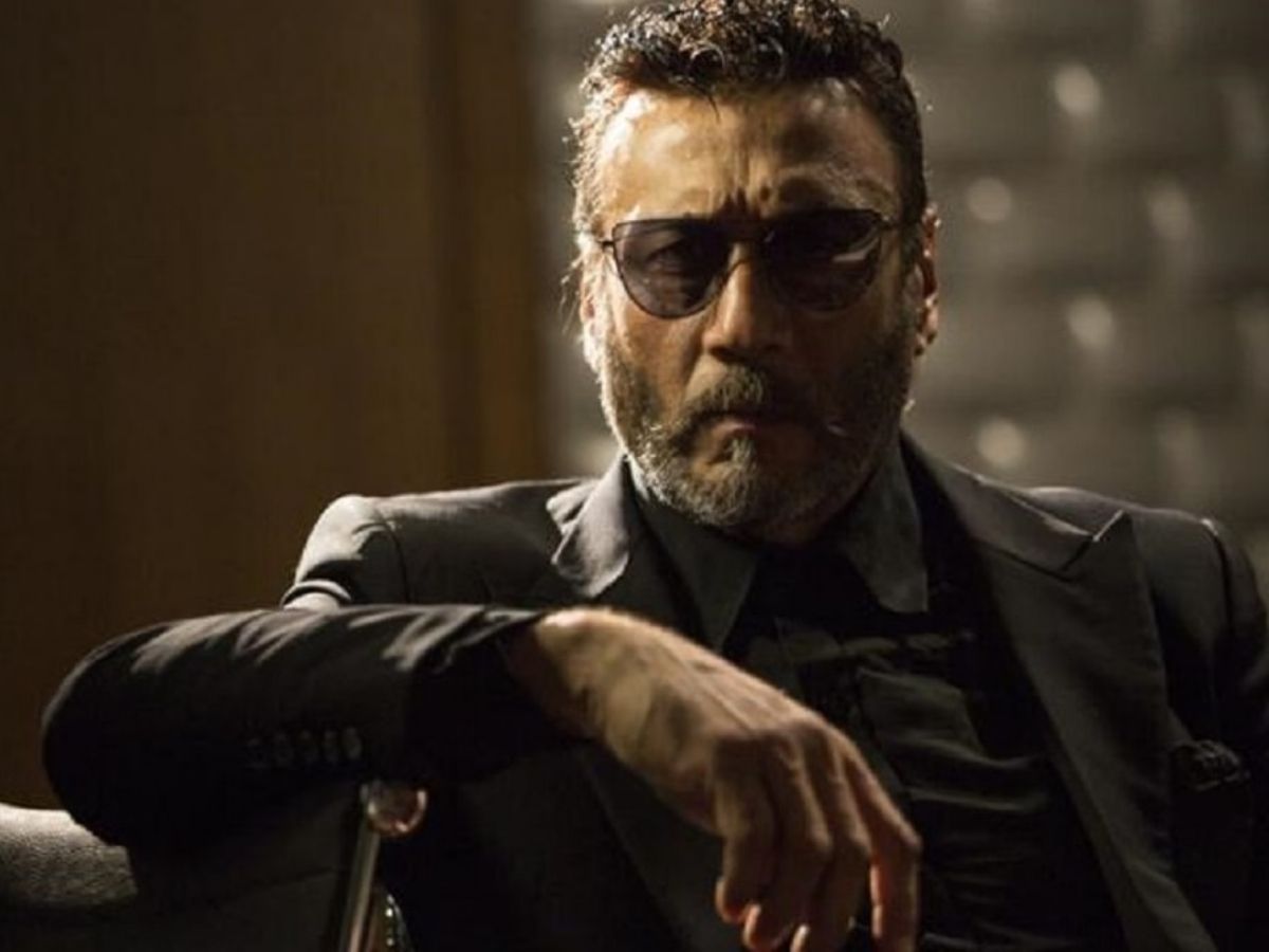 60 की उम्र पार कर चुके हैं ये सितारे, फिर भी फिटनेस के मामले में यूथ को देते हैं टक्कर - Photo Gallery