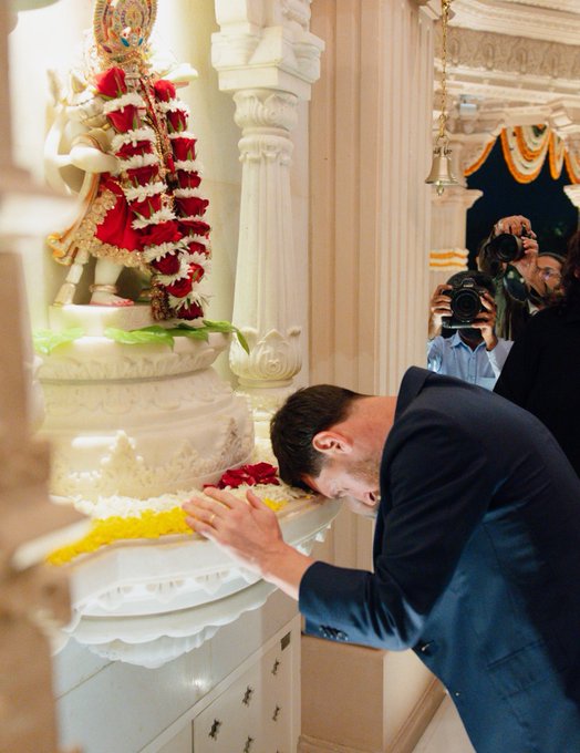 फुटबॉल किंग लियोनेल मेसी पहुंचे अनंत अंबानी के वनतारा, भगवान की पूजा कर लिया आशीर्वाद - Photo Gallery