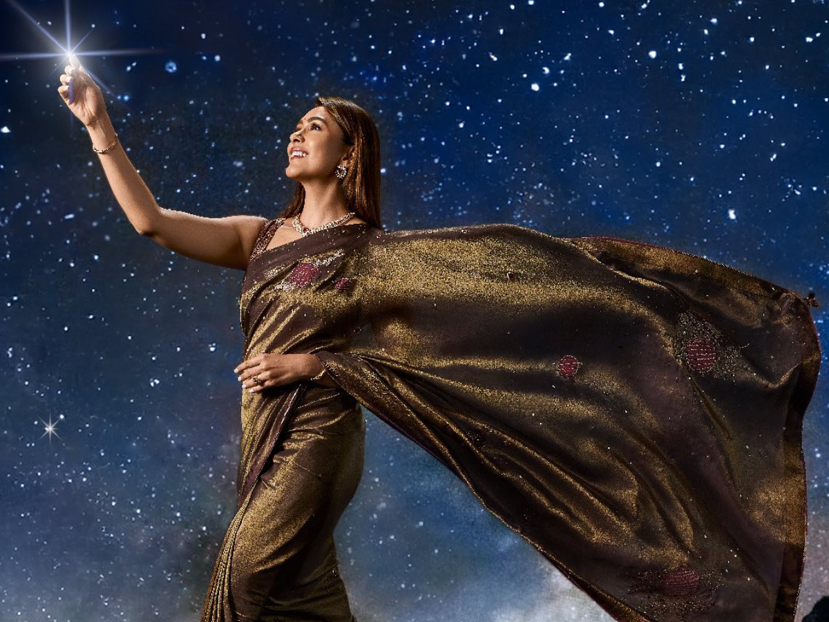 पार्टी में दिखना है सबसे अलग? मृणाल ठाकुर के इन 7 लुक्स से लें इंस्पिरेशन - Photo Gallery