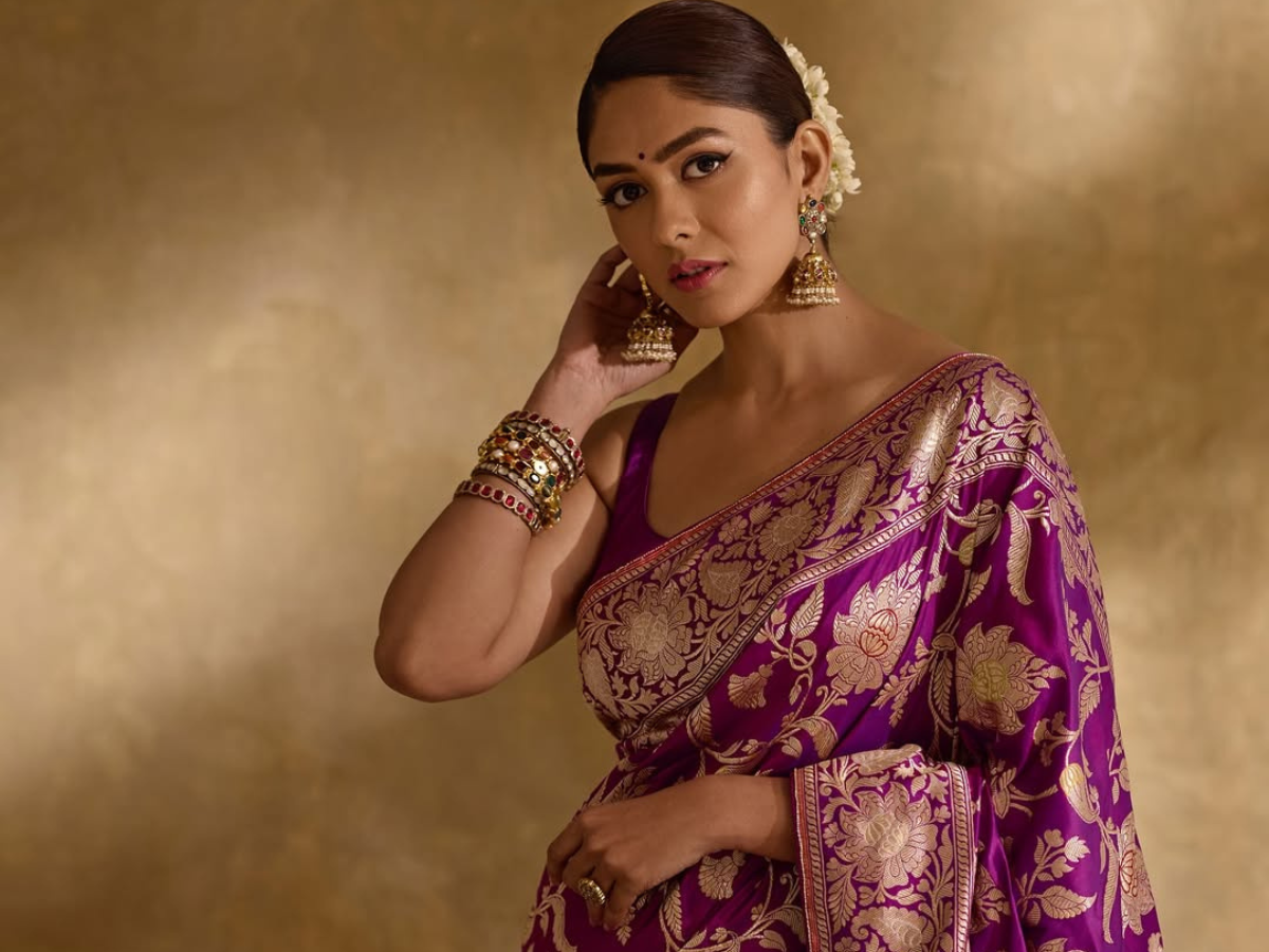 पार्टी में दिखना है सबसे अलग? मृणाल ठाकुर के इन 7 लुक्स से लें इंस्पिरेशन - Photo Gallery