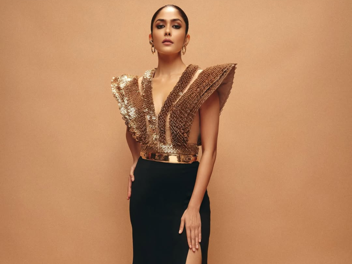 पार्टी में दिखना है सबसे अलग? मृणाल ठाकुर के इन 7 लुक्स से लें इंस्पिरेशन - Photo Gallery