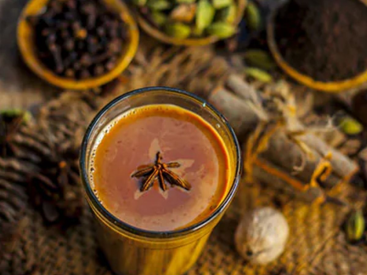 किचन में रखीं ये दो चीजें चाय को बना देंगी चमत्कारी ड्रिंक, पीते ही छूमंतर हो जाएगा खांसी-जुकाम - Photo Gallery