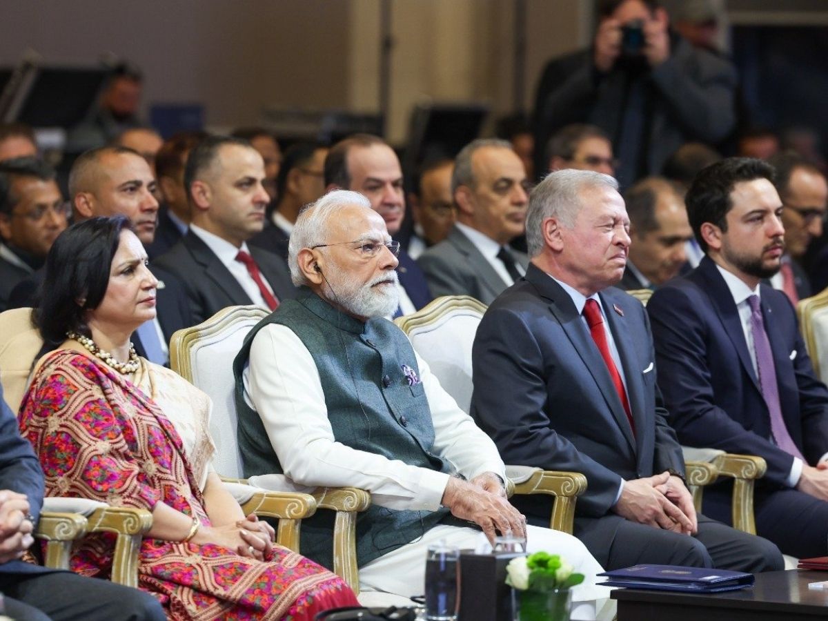 PM Modi Jordan Visit: पीएम मोदी को कार ड्राइव कर क्राउन प्रिंस ने कराई जॉर्डन की सैर! तस्वीरों में देखें नई दोस्ती का चेप्टर - Photo Gallery