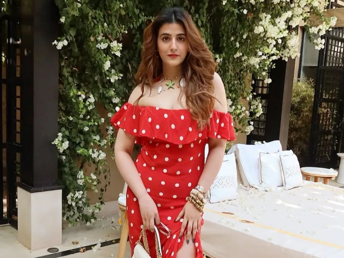 कृति सेनन के घर गूंजेगी शादी की शहनाई, इस सिंगर से शादी करने जा रही नूपुर; इस दिन लेंगी सात फेरे - Photo Gallery