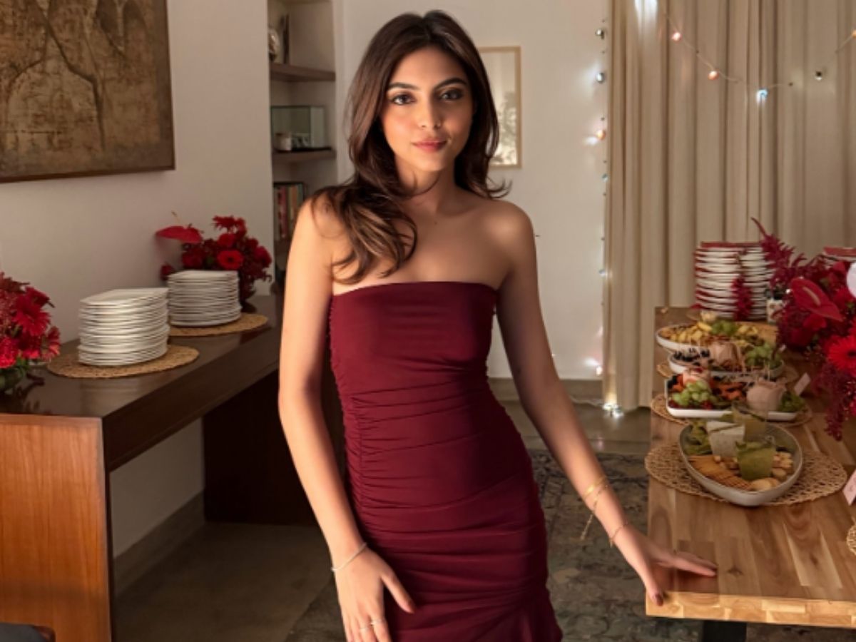 कौन हैं प्रियंका गांधी की बहू Aviva Baig? बेटे रेहान वाड्रा संग हुई सगाई पक्की, यहां जानें सब कुछ - Photo Gallery