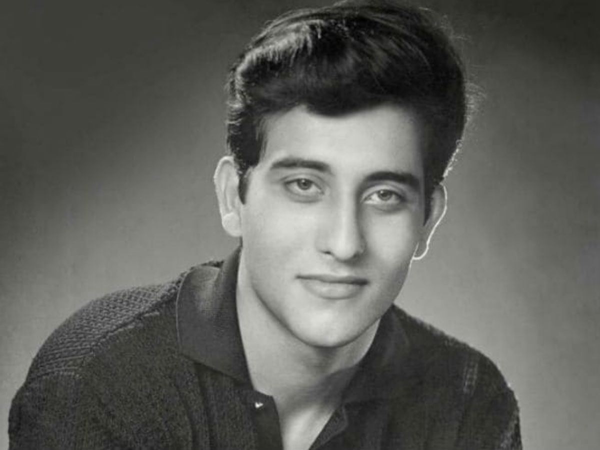 3 सुपरस्टार जिन्होंने बॉलीवुड पर राज किया, फिर भोजपुरी में जादू बिखेरा…तीसरा नाम आपको हैरान कर देगा! - Photo Gallery