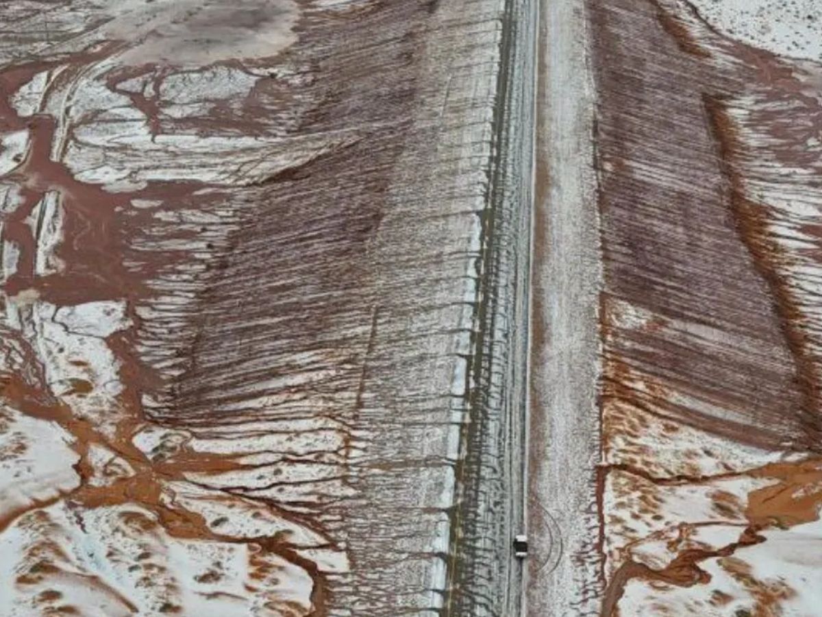 Saudi Arabia Snowfall: सऊदी अरब में बर्फबारी! 30 साल बाद दिखा कुदरत का करिश्मा, यहां देखें खूबसूरत तस्वीरें - Photo Gallery