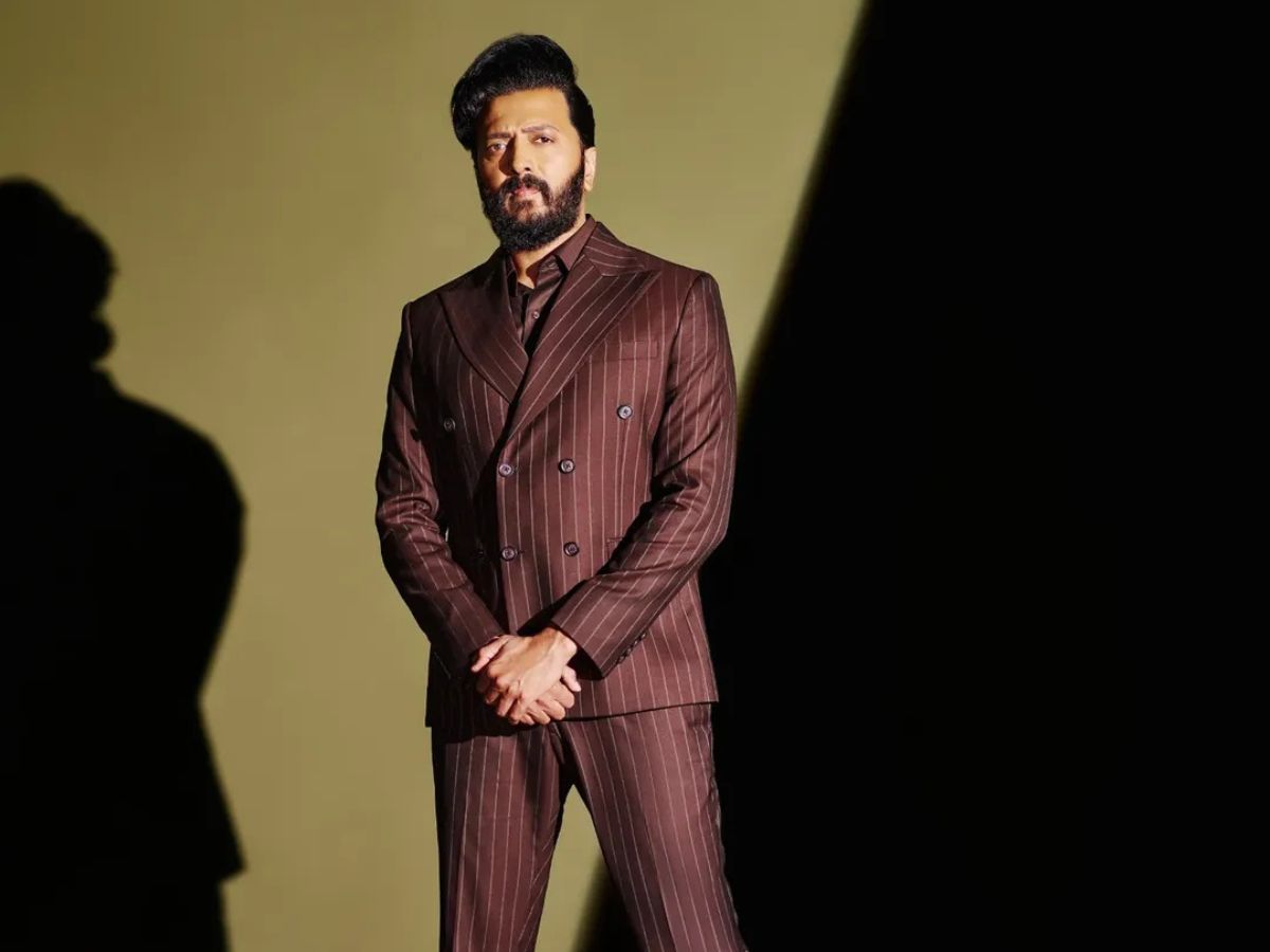 प्रियंका चोपड़ा से लेकर शाहरुख तक इन 7 स्टार्स ने जब ‘खलनायक’ बनकर हिला दिया पूरा बॉलीवुड! - Photo Gallery