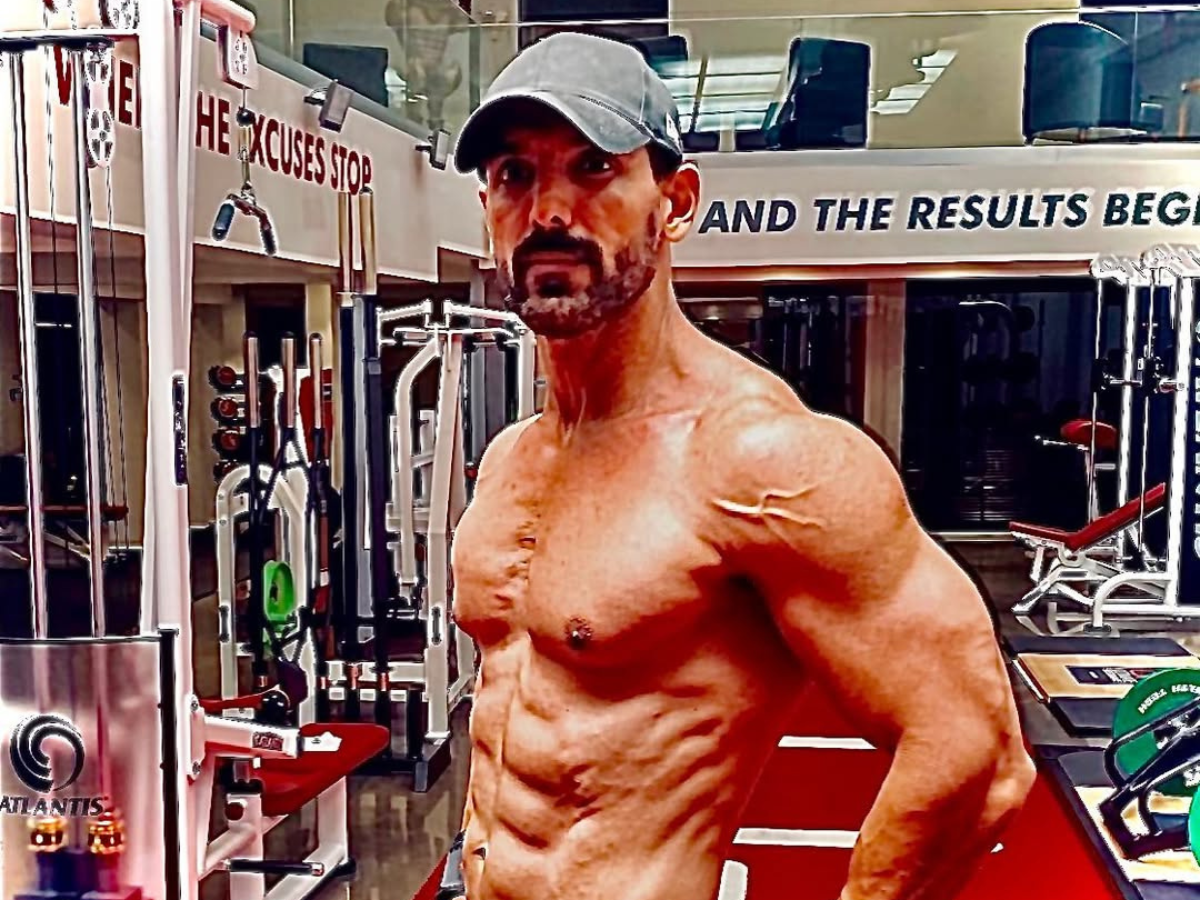 प्रियंका चोपड़ा से लेकर शाहरुख तक इन 7 स्टार्स ने जब ‘खलनायक’ बनकर हिला दिया पूरा बॉलीवुड! - Photo Gallery