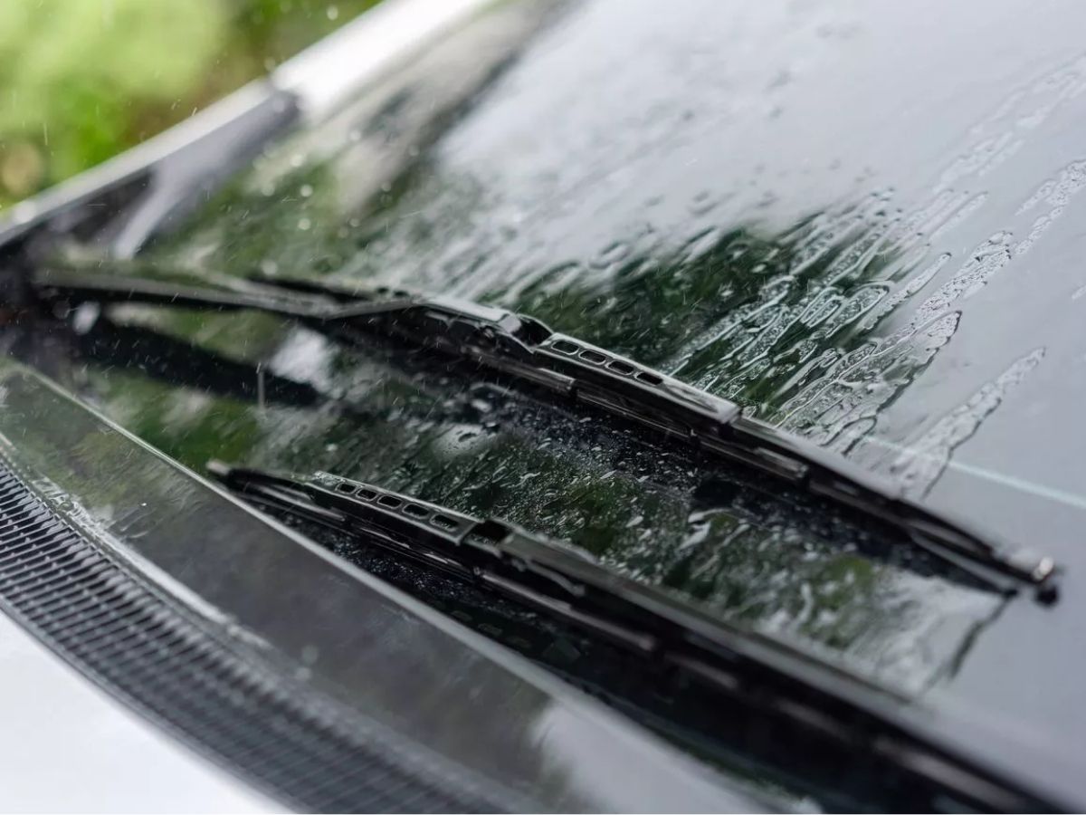 Hacks To Clear Mist: सर्दियों में विंडस्क्रीन पर कैसे हटाएं Fog? यहां जानें 5 सबसे सरल उपाय - Photo Gallery