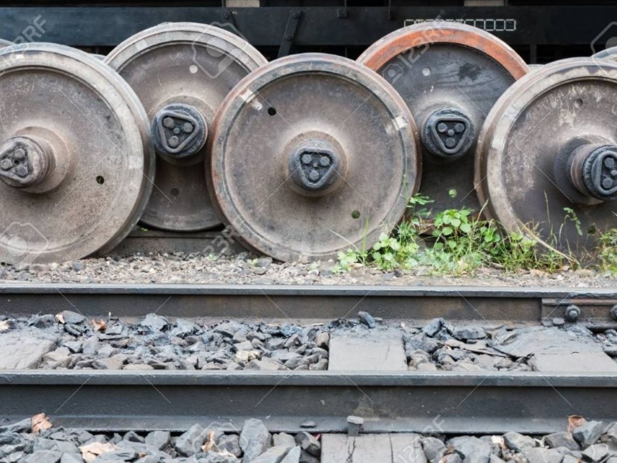 पहलवानों की हवा टाइट कर देगा ट्रेन के पहिए का वजन, 5 आदमी मिलकर भी नहीं उठा पाएं… जानकर कांप जाएगी रूह! - Photo Gallery