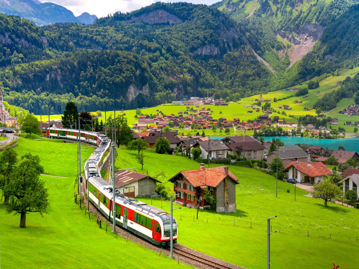 क्रिसमस पर घूमने का परफेक्ट प्लान, दुनिया की 7 जादुई जगहें; यहां देखें लिस्ट - Photo Gallery