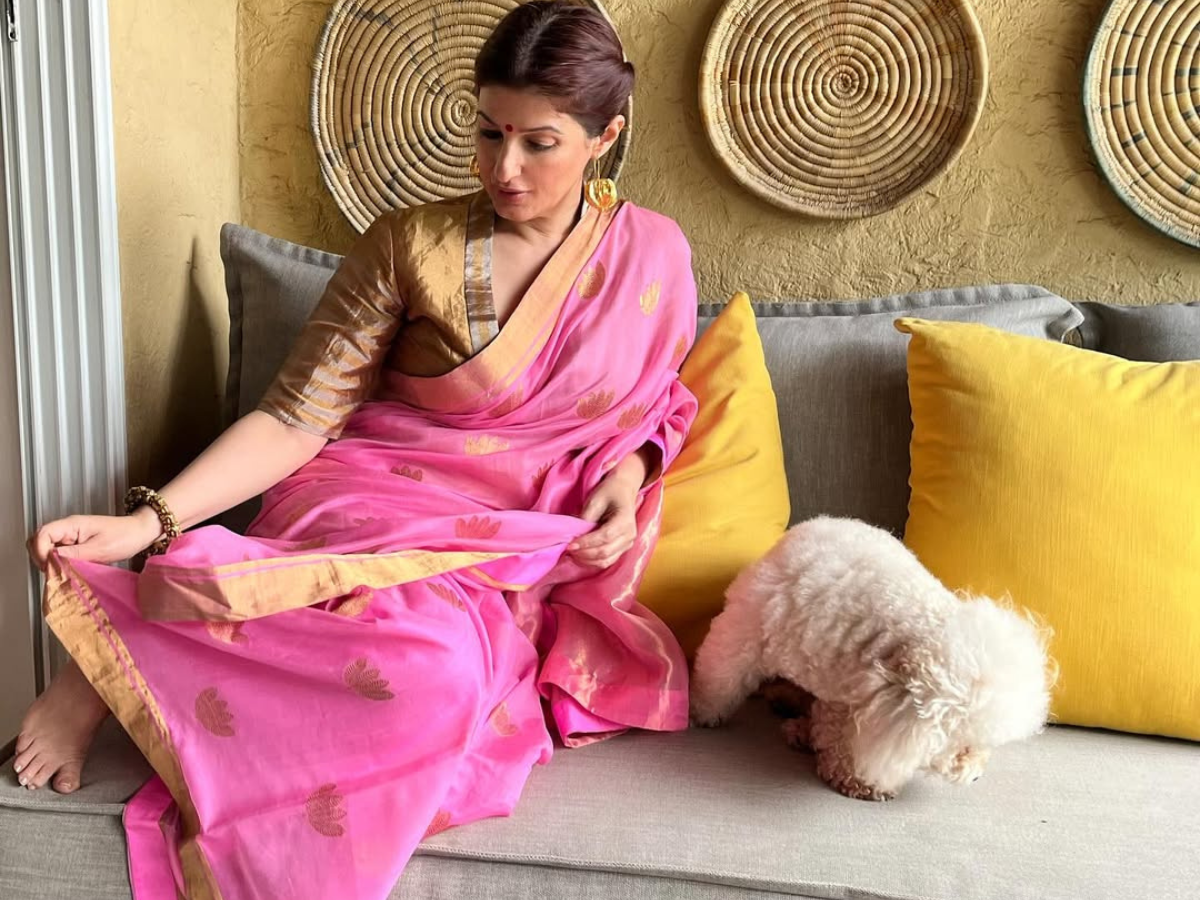 Birthday Special: हाज़िरजवाबी और बेबाकी! खूबसूरती ही नहीं दिमाग से भी तेज हैं ट्विंकल खन्ना जानिए उनके ‘पावरफुल’ व्यक्तित्व का राज़ - Photo Gallery