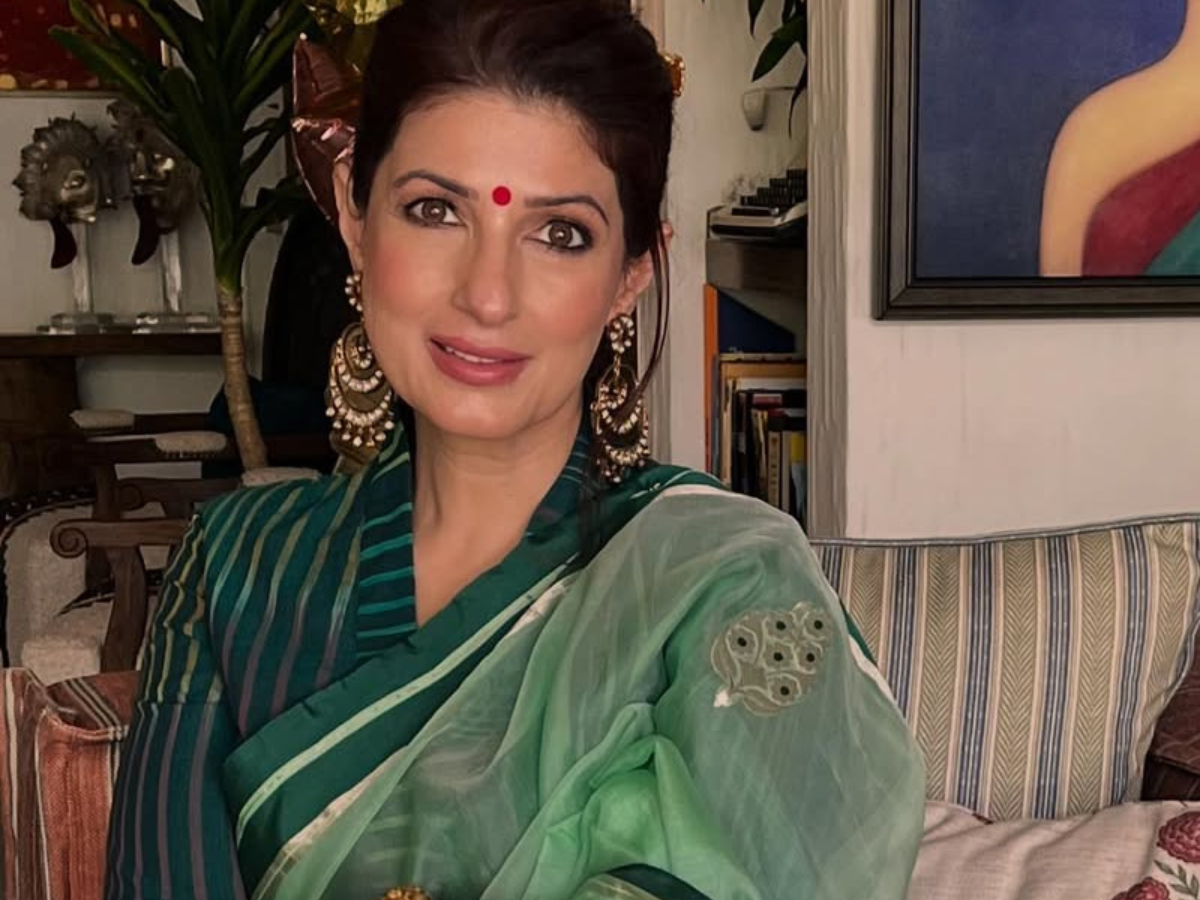 Birthday Special: हाज़िरजवाबी और बेबाकी! खूबसूरती ही नहीं दिमाग से भी तेज हैं ट्विंकल खन्ना जानिए उनके ‘पावरफुल’ व्यक्तित्व का राज़ - Photo Gallery