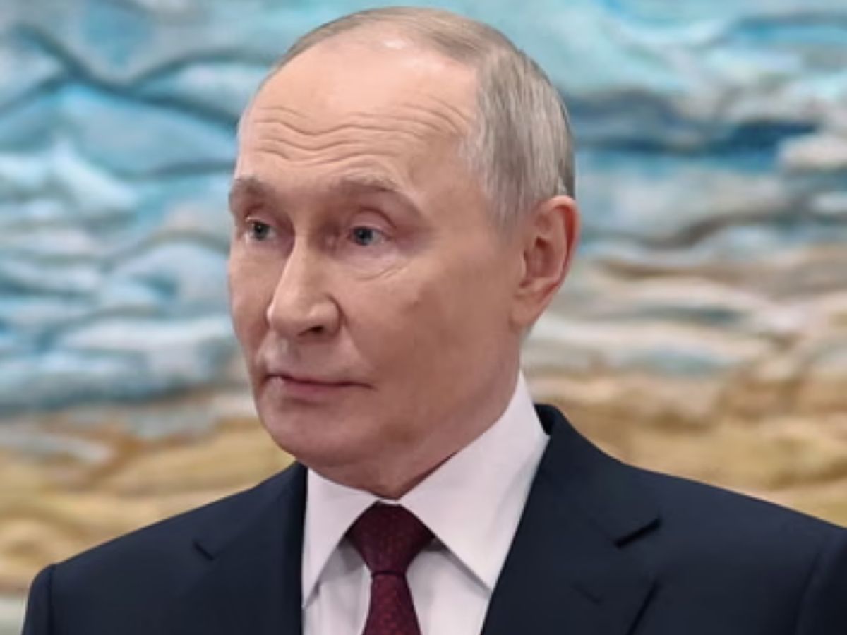 सू-सू और पॉटी तक बैग में रखकर ले जाते हैं ये नेता, जानिए क्यों किसी देश में अपना मल-मूत्र तक नहीं छोड़ते? - Photo Gallery