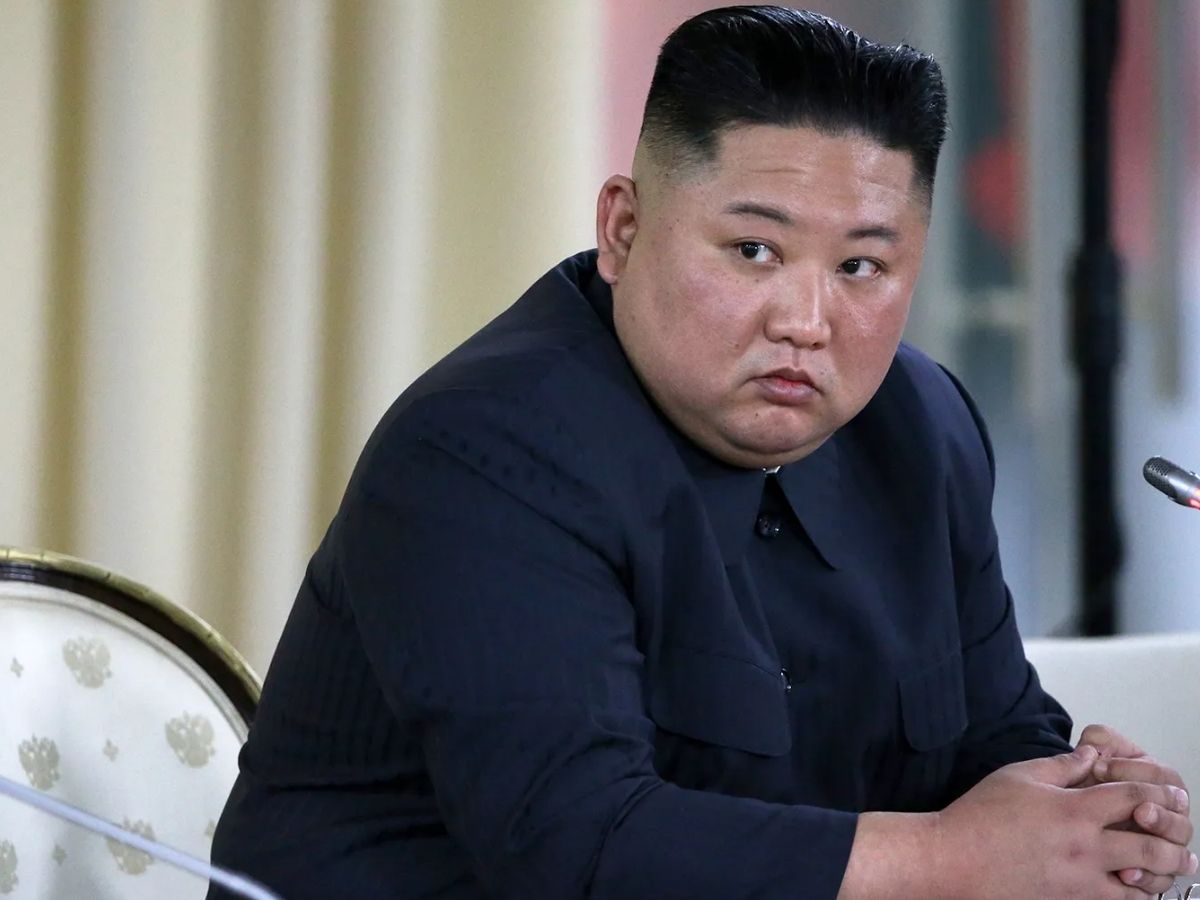 सू-सू और पॉटी तक बैग में रखकर ले जाते हैं ये नेता, जानिए क्यों किसी देश में अपना मल-मूत्र तक नहीं छोड़ते? - Photo Gallery