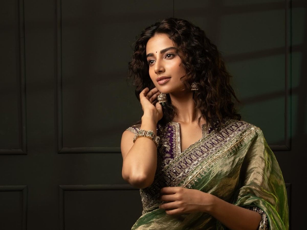 Why did Meenakshi leave the film - Photo Gallery