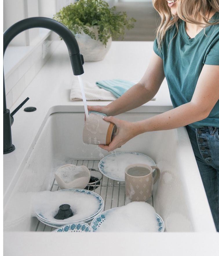 Winter Kitchen Tips: ठंड के मौसम में बर्तन धोते समय हाथ हो जाते हैं सुन्न, जानें इससे छुटकारा पाने के आसान टिप्स और ट्रिक्स - Photo Gallery