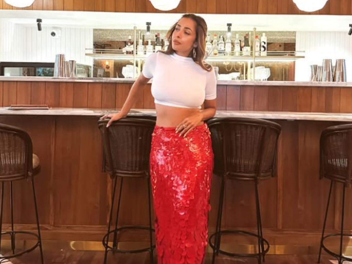 50 की उम्र में भी फिट मलाइका अरोड़ा; गट हेल्थ के लिए पीती हैं ये सिंपल मॉर्निंग ड्रिंक - Photo Gallery