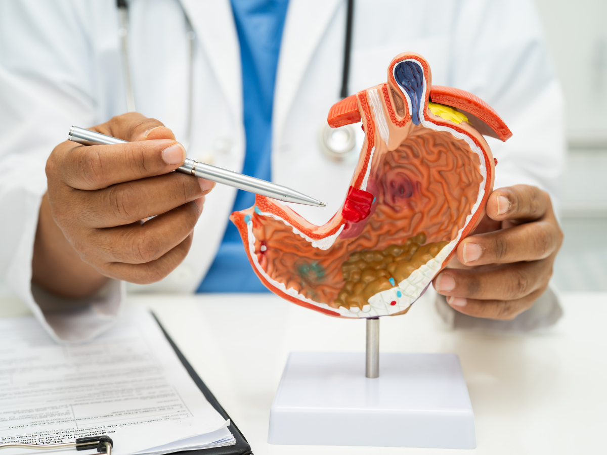 गैस या बदहजमी नहीं, हो सकता है पेट का कैंसर! इन लगातार दिखने वाले लक्षणों को भूलकर भी न करें नजरअंदाज - Photo Gallery