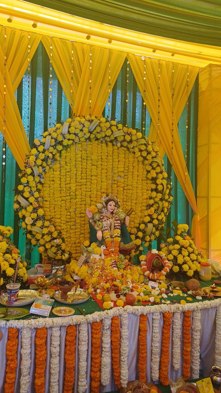 Vasant Panchami 2026 Vastu Tips: सरस्वती पूजा में तस्वीर रखने की सही दिशा क्या है, जानें दीपक जलाने का सही नियम - Photo Gallery