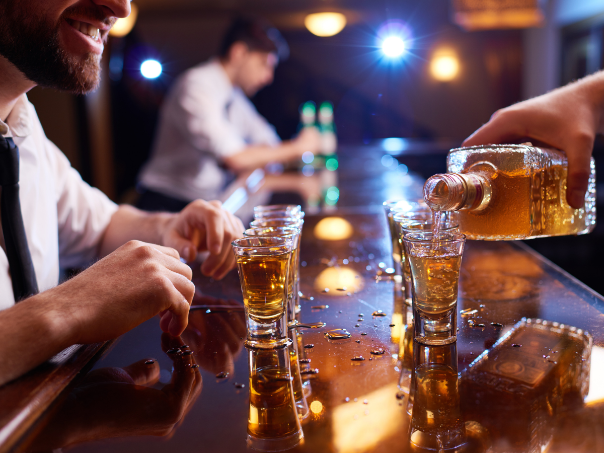 New Year 2026: जश्न में छलके जाम, दिल्ली से यूपी तक रिकॉर्डतोड़ शराब बिक्री; जानें बिक्री के मामले में कौन-सा राज्य रहा टॉप पर? - Photo Gallery