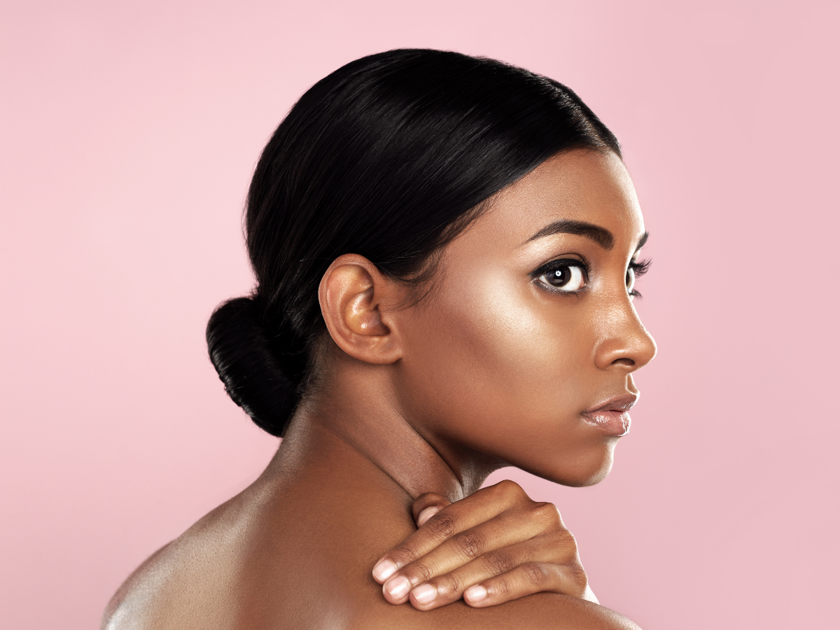 अपनी स्किन के साथ ऐसा करना बंद करें, डर्मेटोलॉजिस्ट से समझें 3 बड़े स्किनकेयर रेड फ्लैग - Photo Gallery