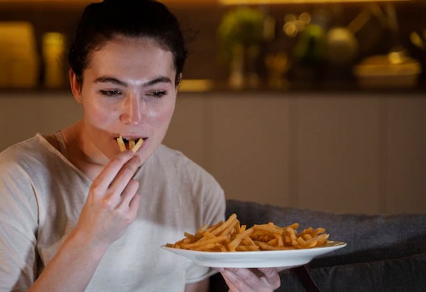 Late night eating spicy food - Photo Gallery