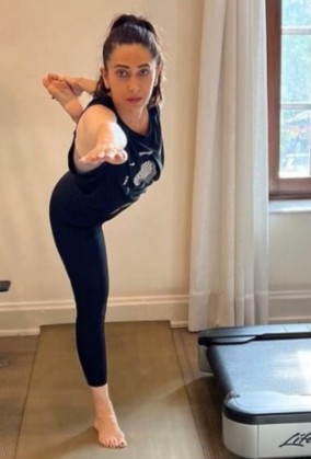 entertainment-news-five-super-fit-bollywood-actress-giving-serious-workout-on-instagram Karishma Kapoor Fitness