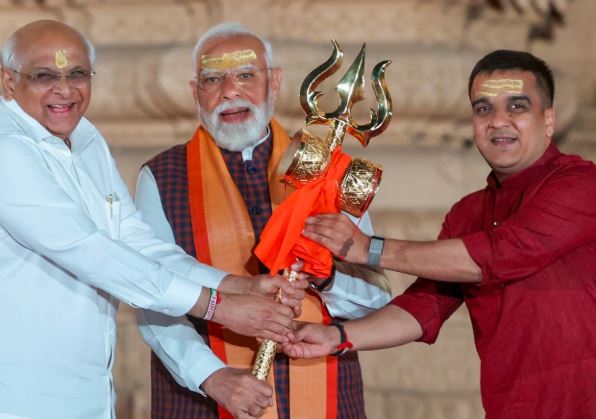 "Everyone in the country must remain united." - Photo Gallery