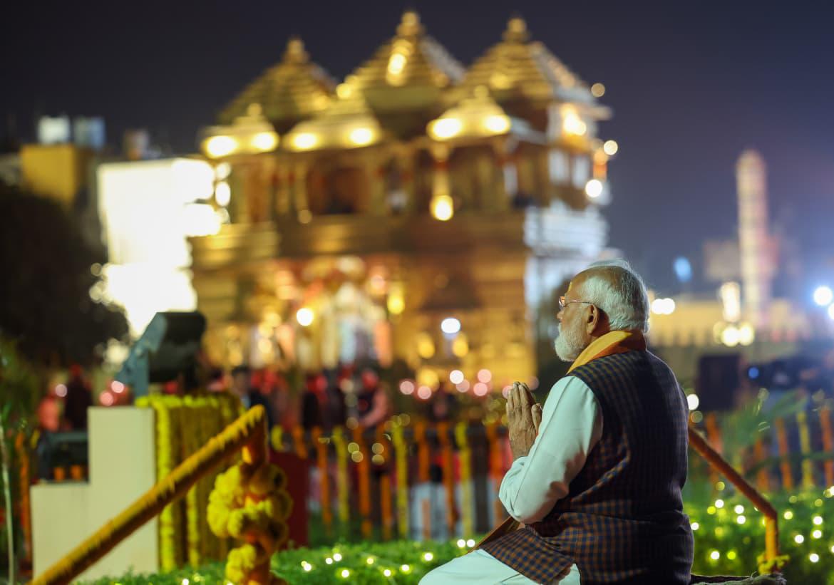 सोमनाथ पहुंचे पीएम मोदी, मंदिर में की महाआरती; यहां देखें कुछ बेहतरीन तस्वीरें - Photo Gallery