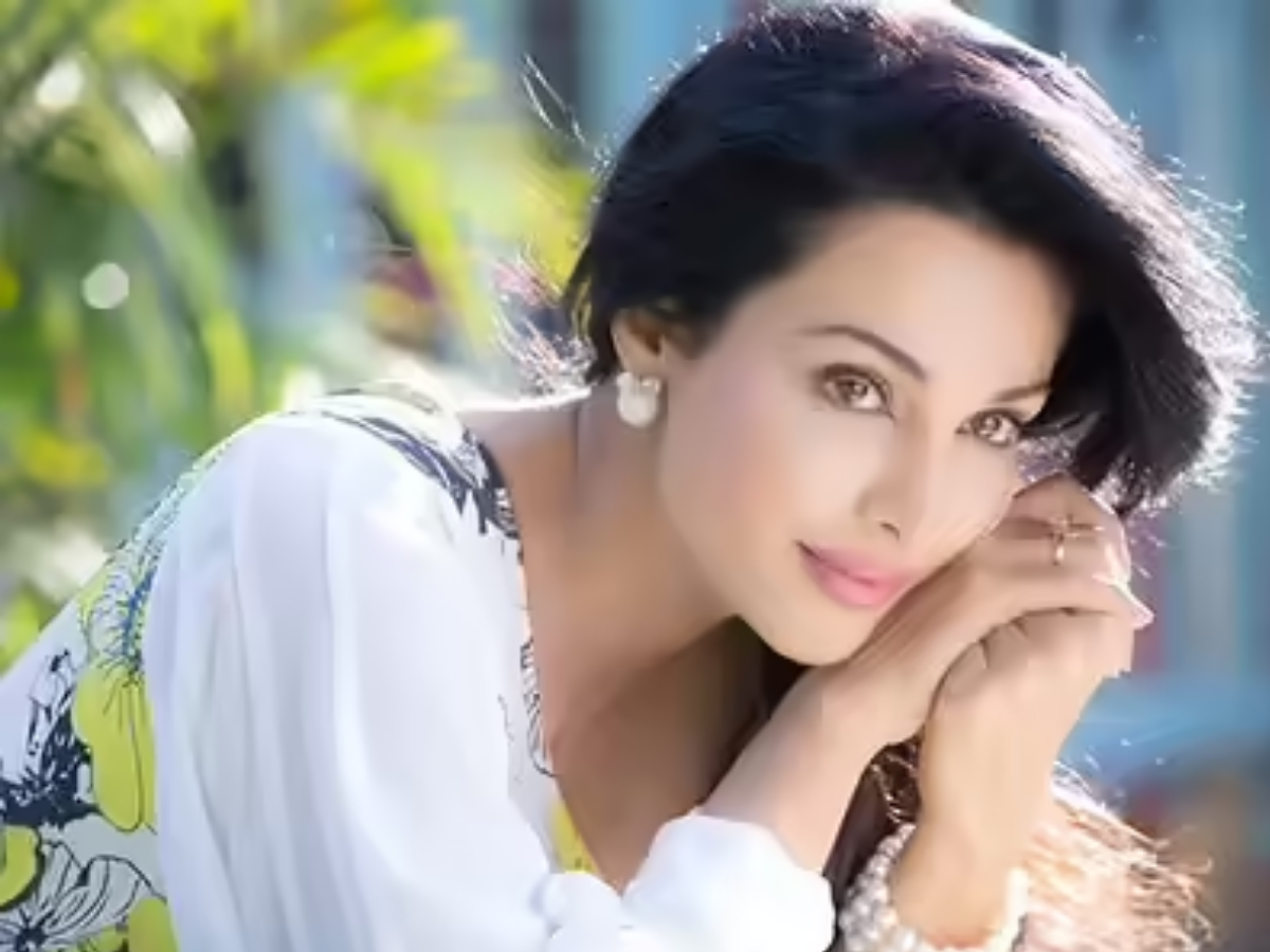 ईशा गुप्ता से तृप्ति डिमरी तक, इन अभिनेत्रियों ने OTT पर ग्लैमर की सारी हदें पार कर दीं - Photo Gallery