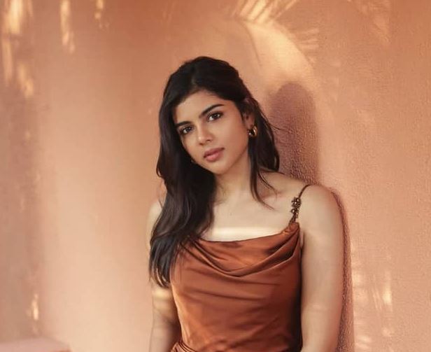 Looking for a strong character - Photo Gallery