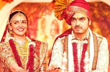 entertainment-news-these-ten-bollywood-and-tv-celebrities-who-chose-arrange-marriages ईशा देओल और भरत तख्तानी