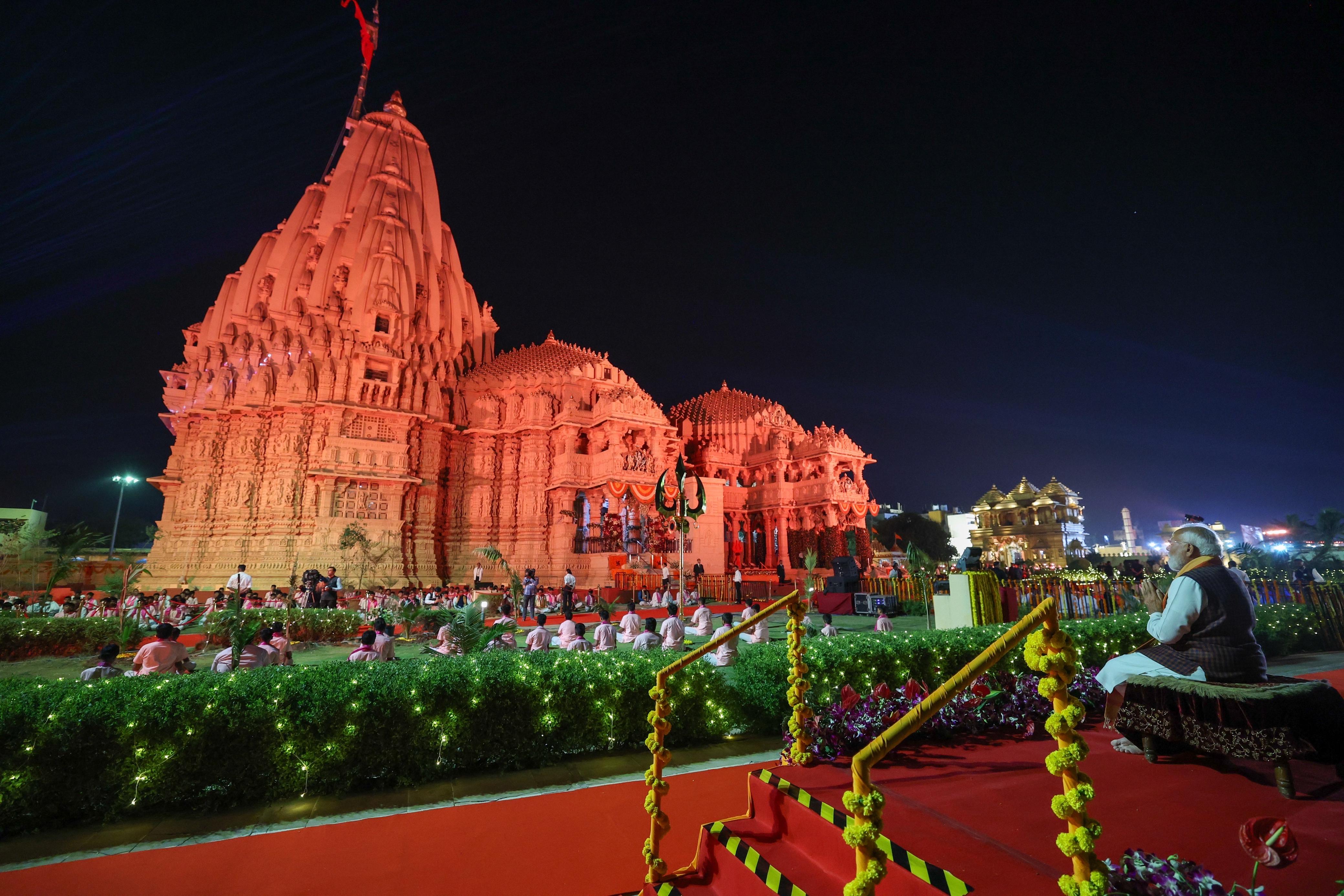 सोमनाथ पहुंचे पीएम मोदी, मंदिर में की महाआरती; यहां देखें कुछ बेहतरीन तस्वीरें - Photo Gallery