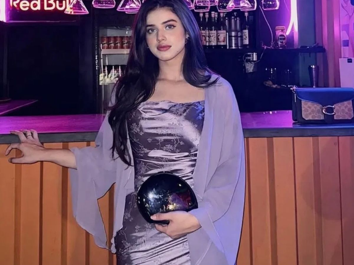 makes reels on social media - Photo Gallery