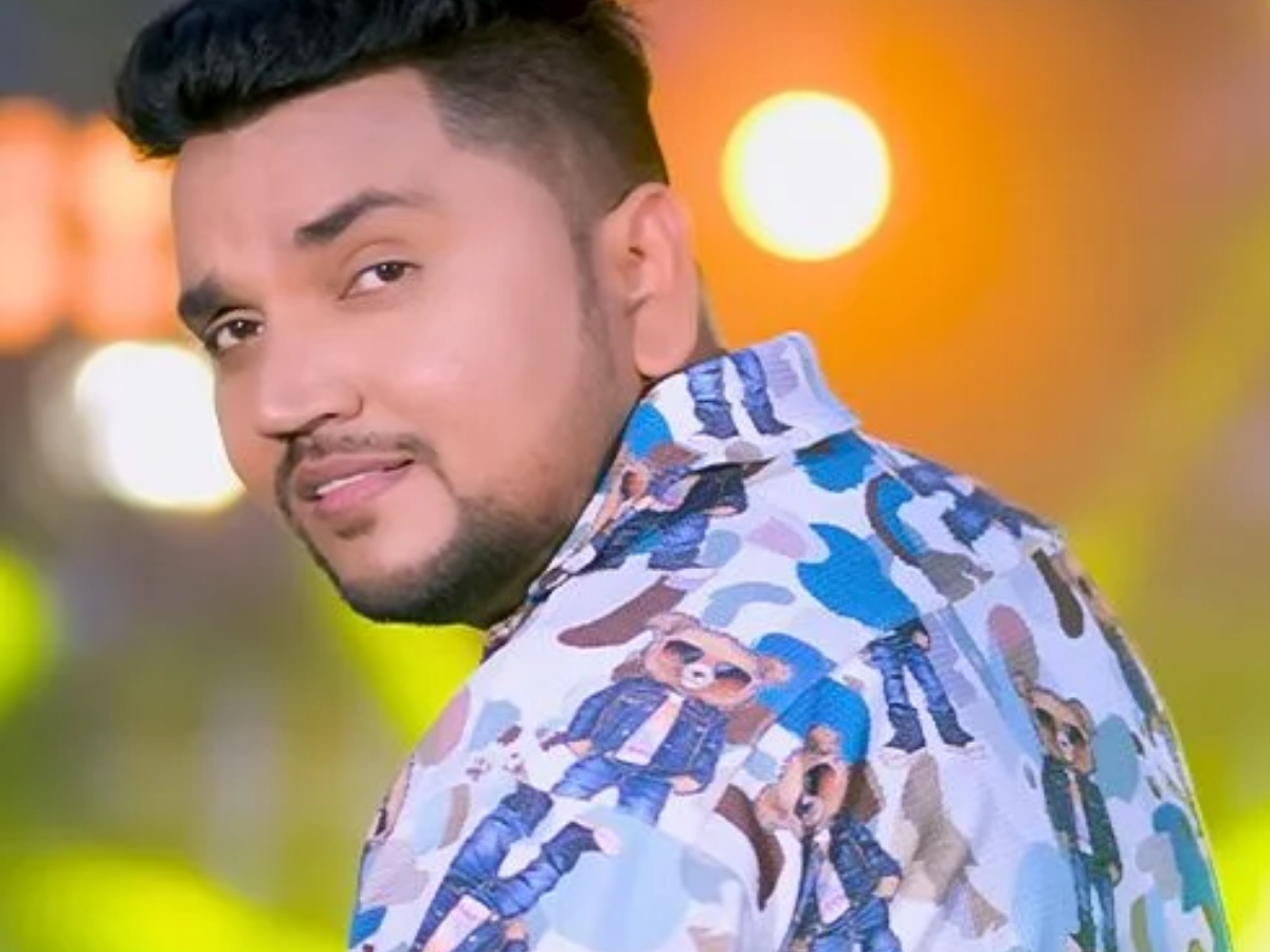 Bhojpuri Controversy: भोजपुरी सिंगर गुंजन सिंह ने चोरी किया ‘मरद सूटबूट वाला’, फेसबुक लाइव पर लगाए घिनौने आरोप; इंडस्ट्री में मच गया था बवाल! - Photo Gallery