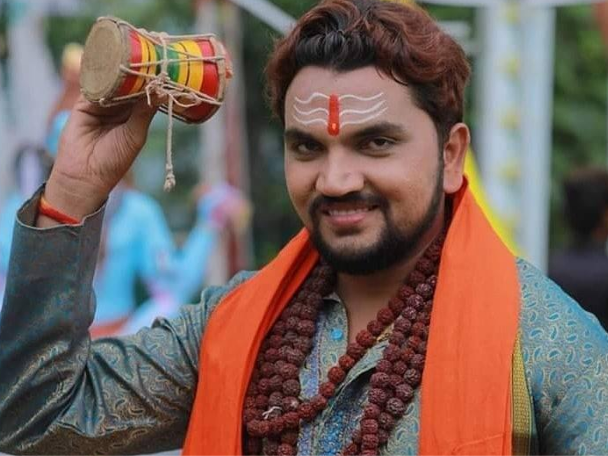 Bhojpuri Controversy: भोजपुरी सिंगर गुंजन सिंह ने चोरी किया ‘मरद सूटबूट वाला’, फेसबुक लाइव पर लगाए घिनौने आरोप; इंडस्ट्री में मच गया था बवाल! - Photo Gallery