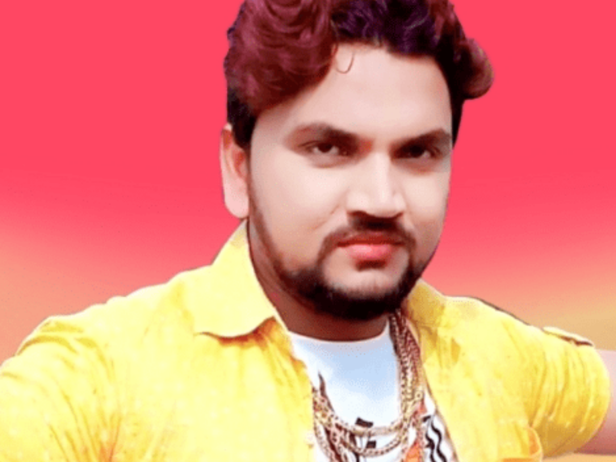 Bhojpuri Controversy: भोजपुरी सिंगर गुंजन सिंह ने चोरी किया ‘मरद सूटबूट वाला’, फेसबुक लाइव पर लगाए घिनौने आरोप; इंडस्ट्री में मच गया था बवाल! - Photo Gallery